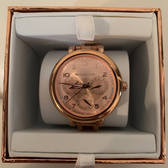 Michael Kors Women’s Rose Gold Watch - Picture 2 of 5